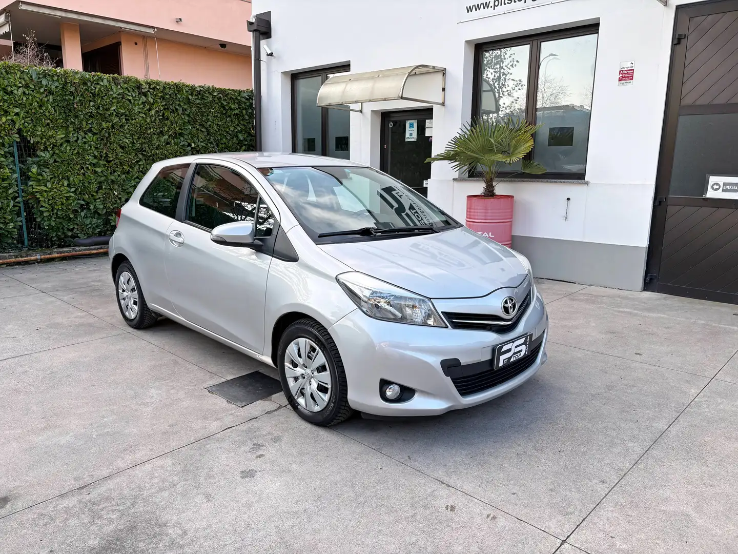 Toyota Yaris Yaris 1.0 69cv Lounge - Neopatentati Silber - 2