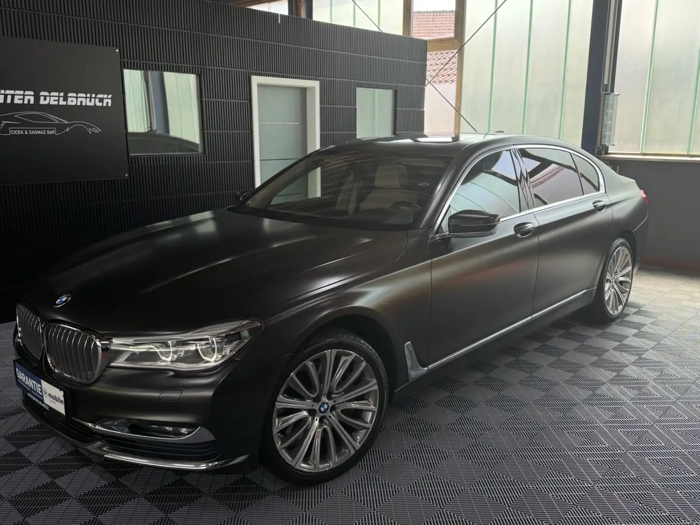 BMW 750 Ld xDrive Executive-Lounge Sky-Lounge Black - 1