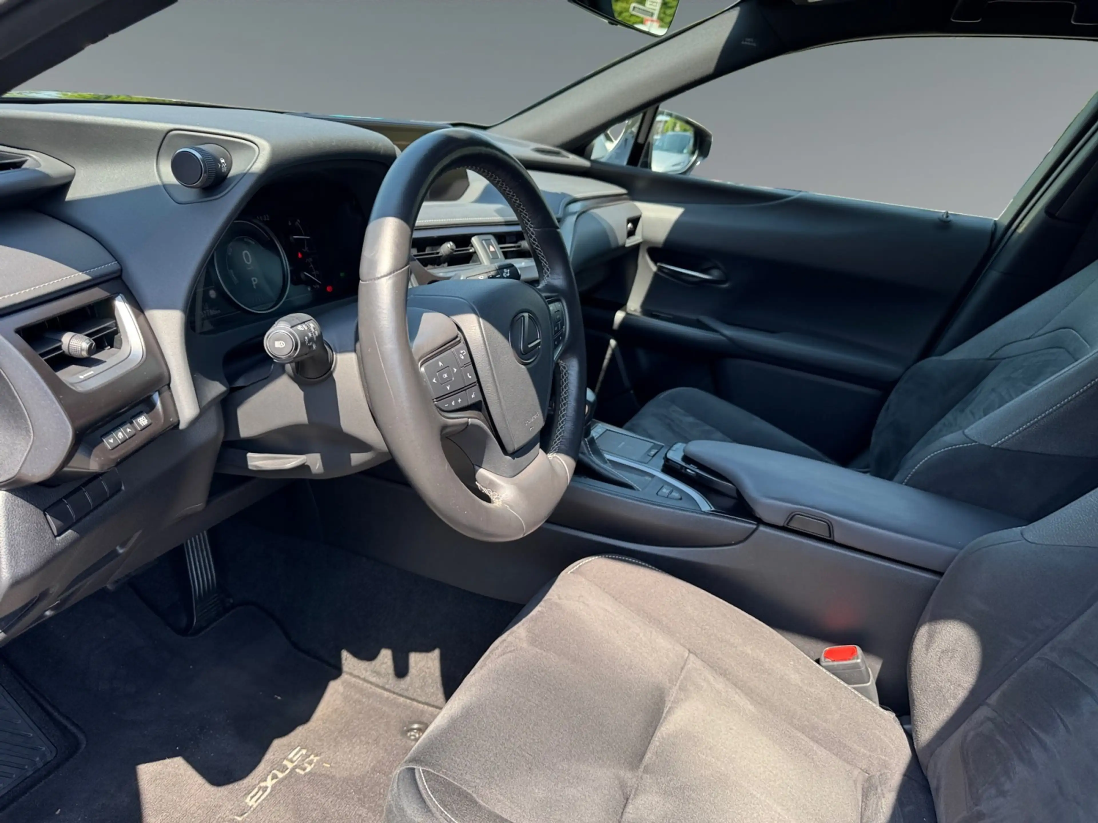 Lexus UX 250h Style Edition *CARPLAY*AA*KAMERA*PDC* — photo 8