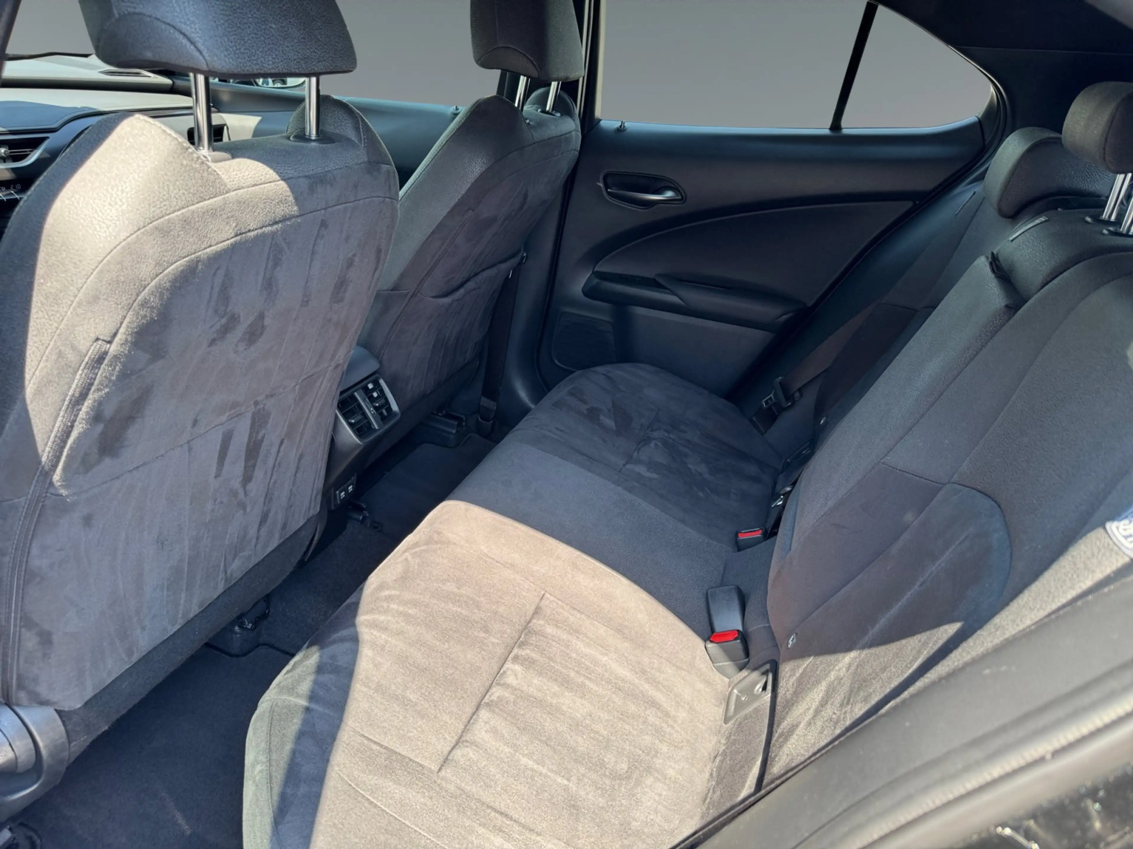Lexus UX 250h Style Edition *CARPLAY*AA*KAMERA*PDC* — photo 12