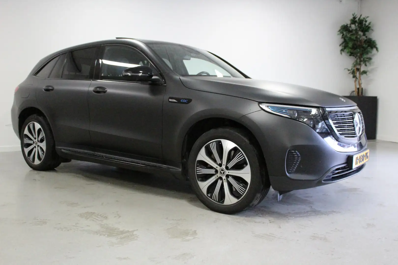 Mercedes-Benz EQC 400 4MATIC Premium 80 kWh | 1886-EDIT! | 20'LMV | ACC Grijs - 2