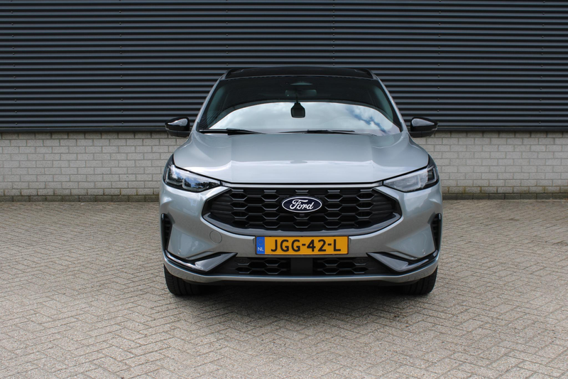 Ford Kuga 2.5 PHEV ST-Line X — photo 3