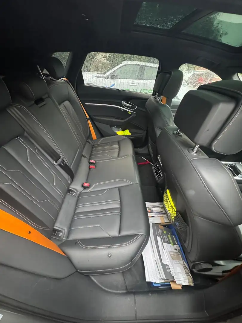 Audi e-tron e-tron Sportback 55 quattro S line Grau - 2