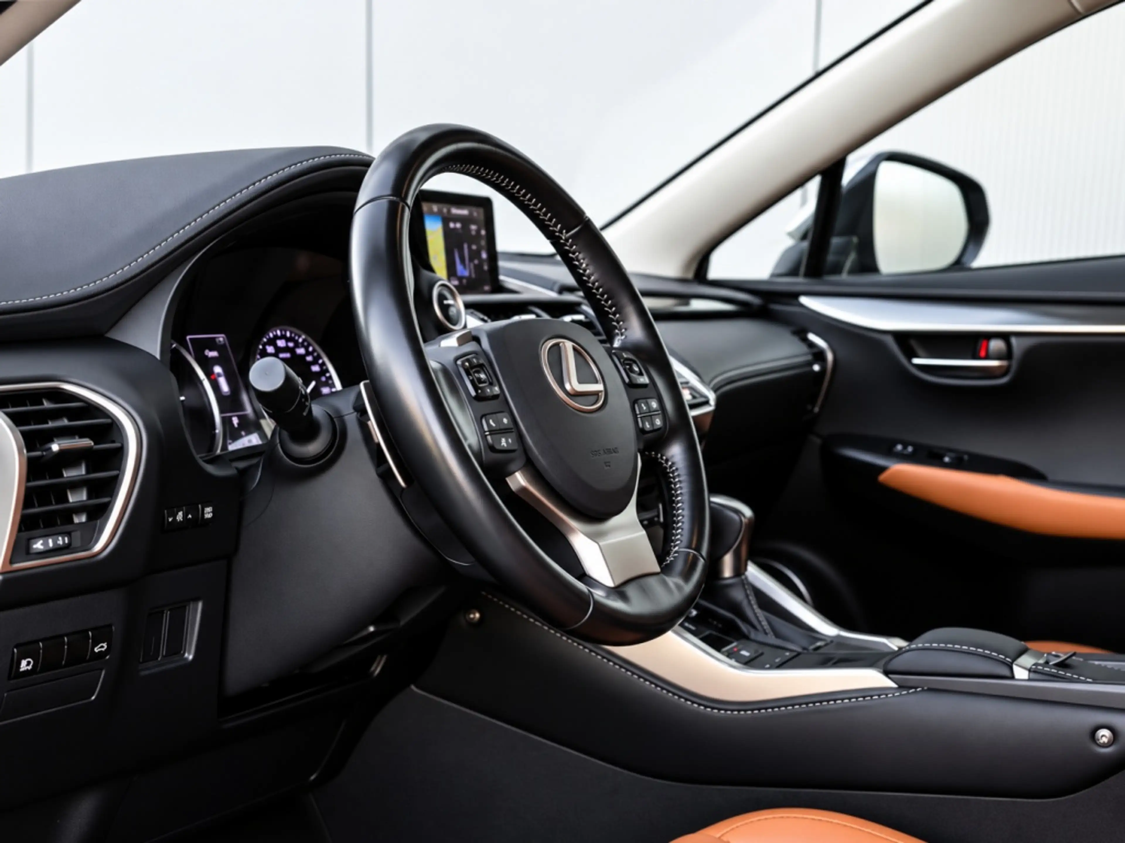 Lexus NX 300h AWD Luxery Facelift Leder Adaptive Cruise etc. — photo 9