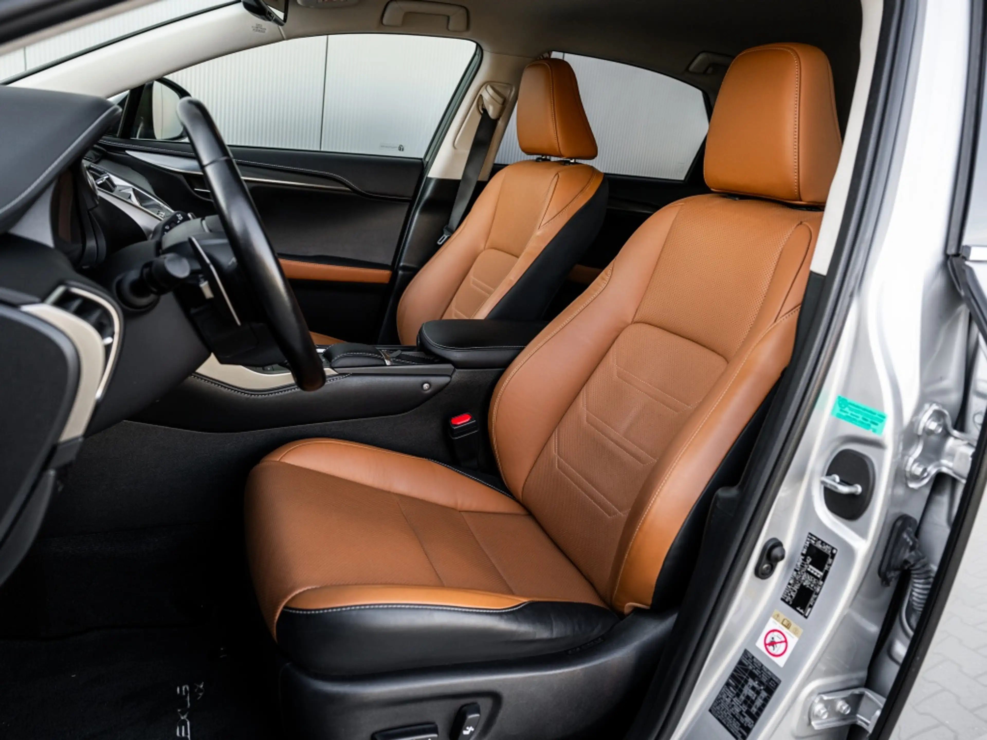 Lexus NX 300h AWD Luxery Facelift Leder Adaptive Cruise etc. — photo 13