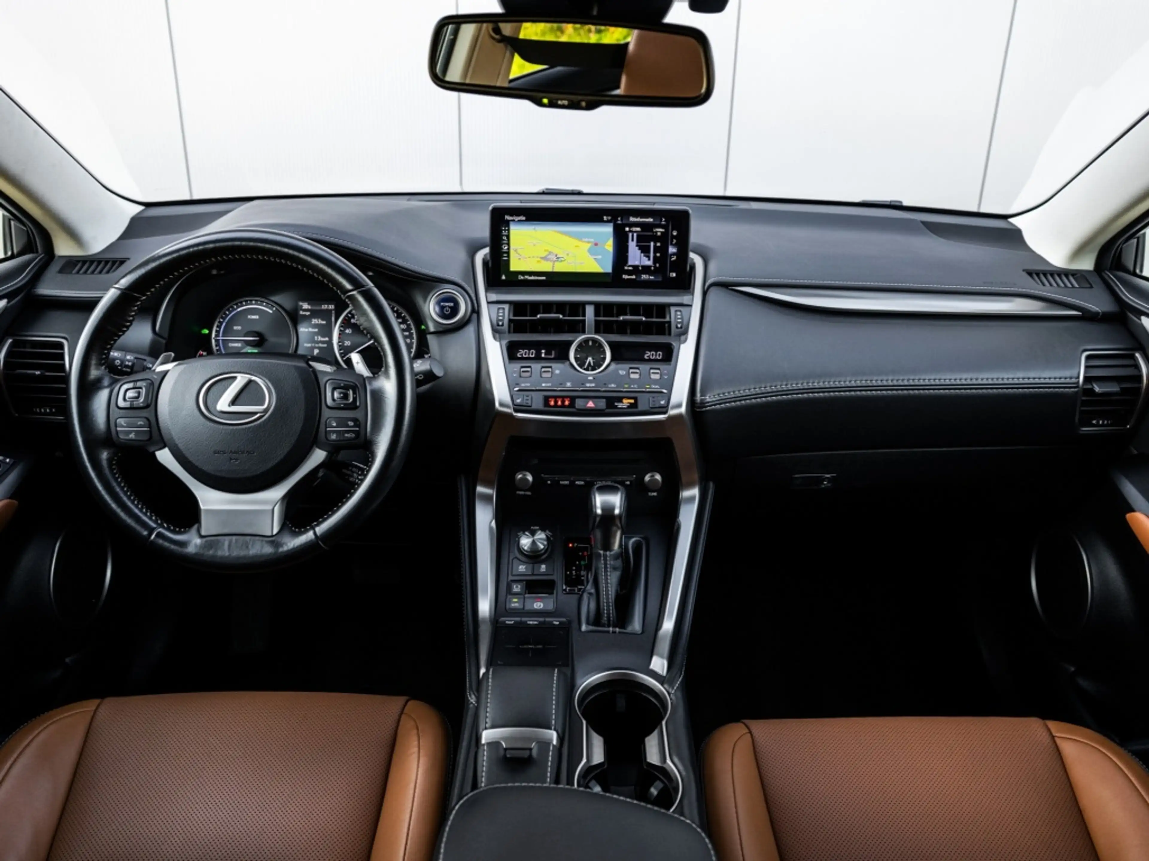 Lexus NX 300h AWD Luxery Facelift Leder Adaptive Cruise etc. — photo 8