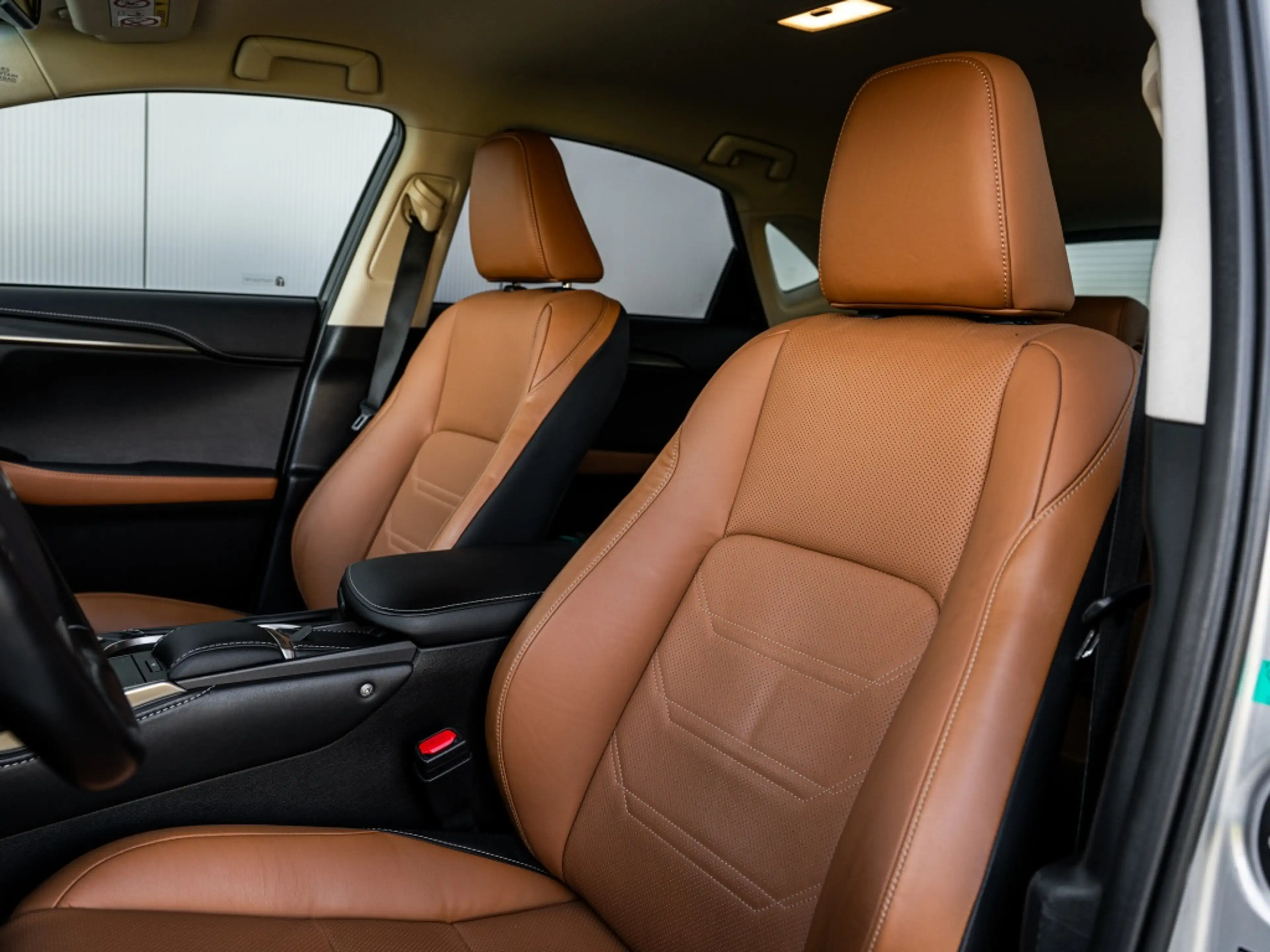 Lexus NX 300h AWD Luxery Facelift Leder Adaptive Cruise etc. — photo 14