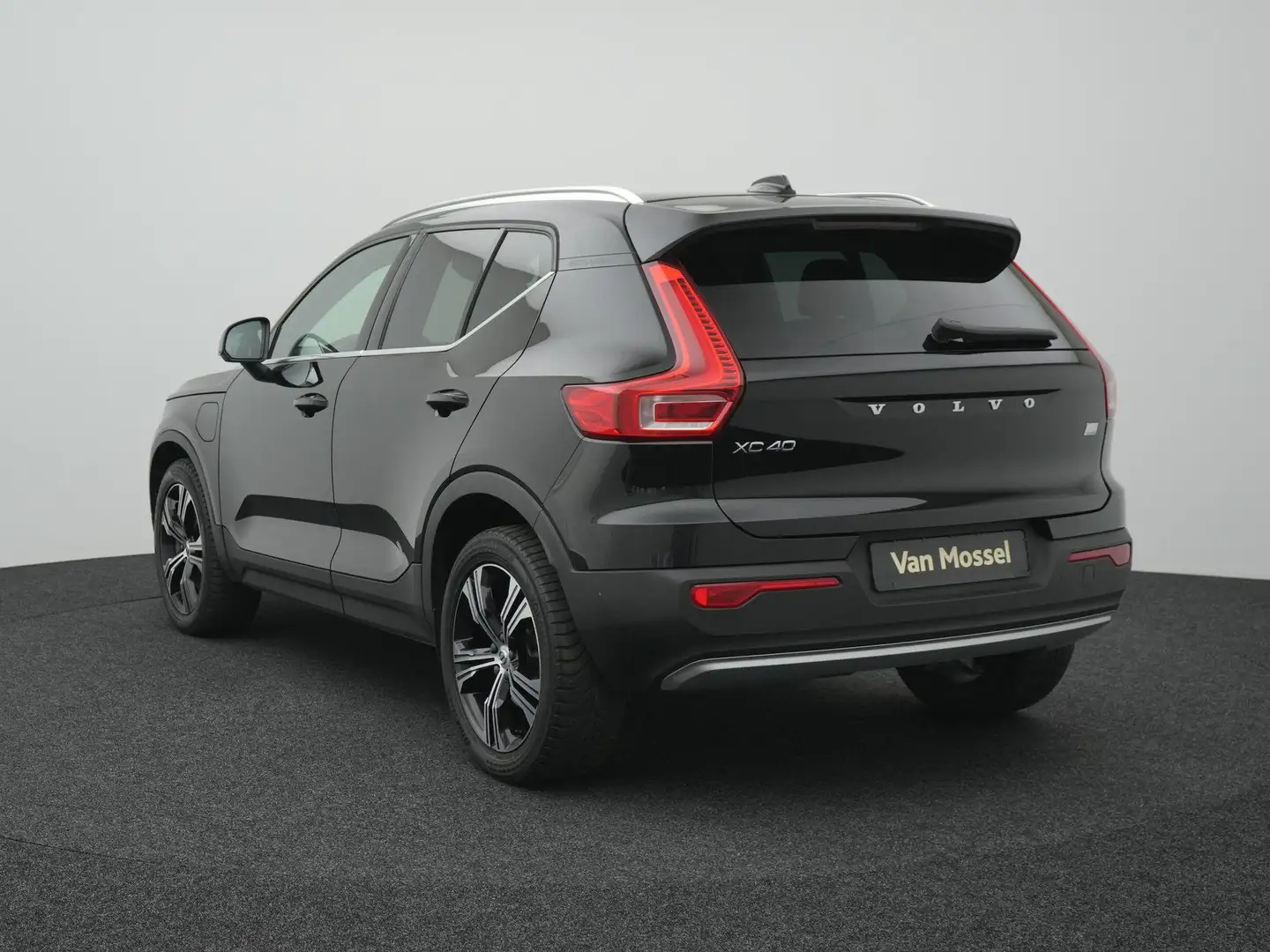 Volvo XC40 1.5 T4 Recharge Inscription Expression Zwart - 2