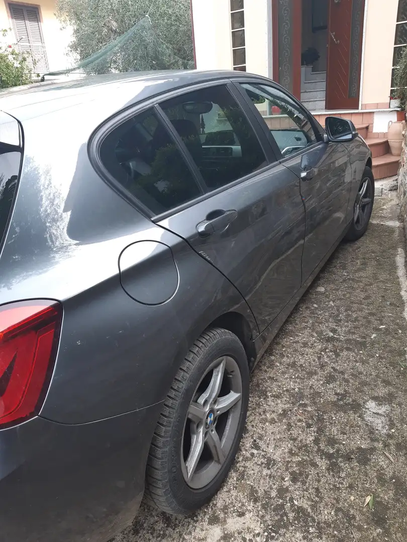 BMW 114 Serie 1 F/20-21 2015 114d Sport 5p Šedá - 1