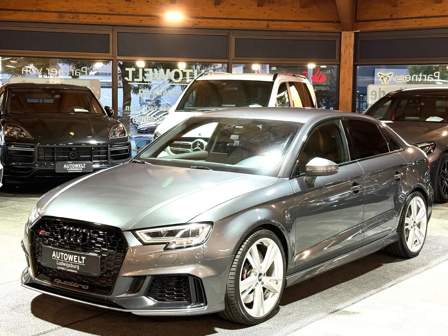 Audi RS3 2.5 TFSI quattro Limousine S-Tronic Grau - 1