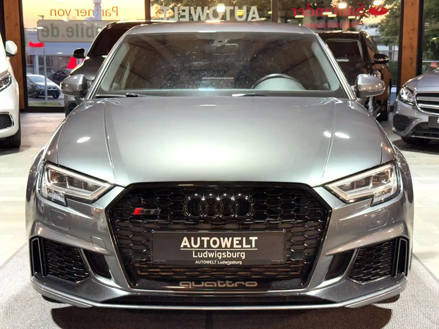 Audi RS3 2.5 TFSI quattro Limousine S-Tronic Grau - 2