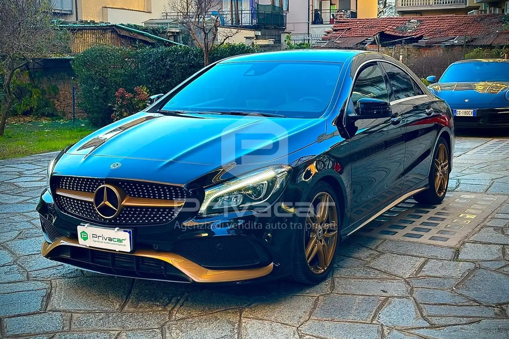 Mercedes-Benz CLA 200 CLA 200 d Automatic Premium Zwart - 1