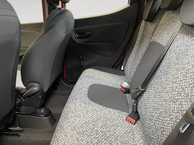 Lancia Ypsilon view 8