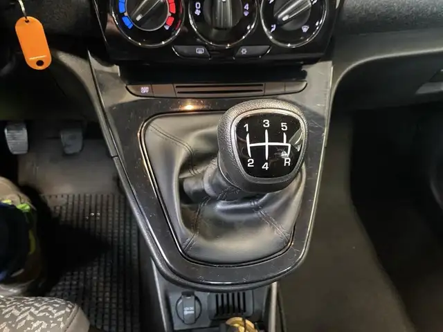 Lancia Ypsilon view 12