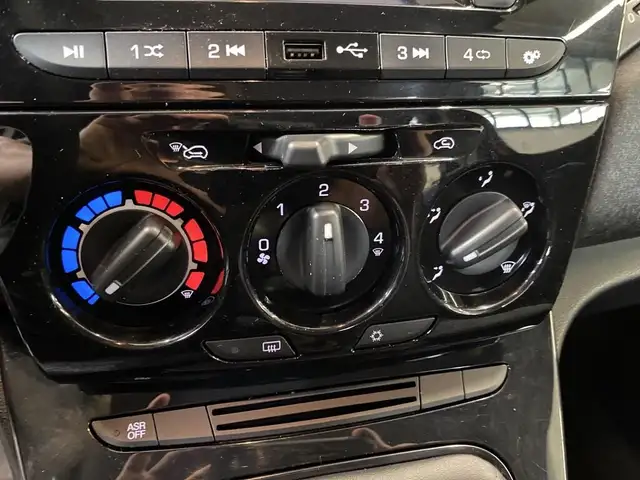 Lancia Ypsilon view 11