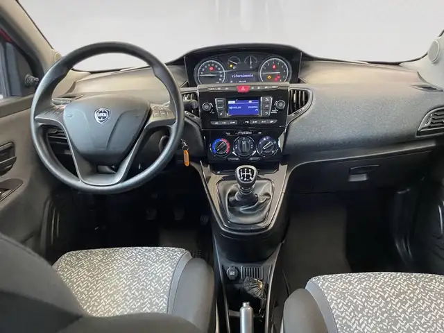 Lancia Ypsilon view 6
