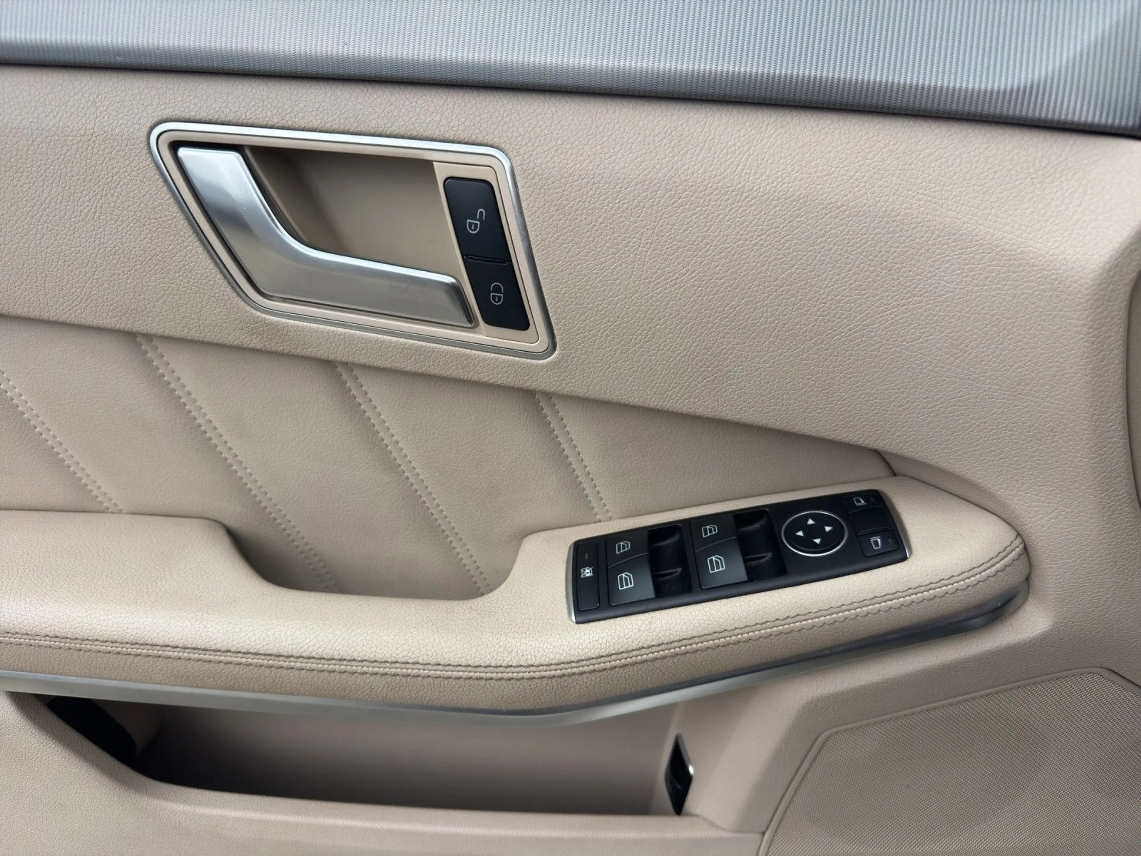 Mercedes-Benz E 350 E Limousine BlueTec*Avantgarde*Vollleder — photo 13