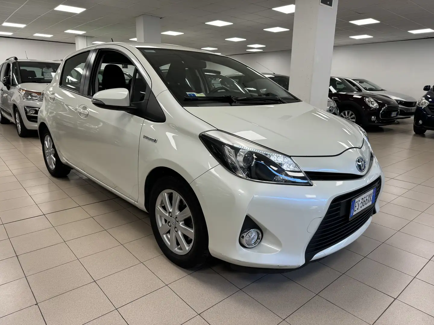 Toyota Yaris Yaris III 2011 5p 1.5h Lounge Bianco - 1