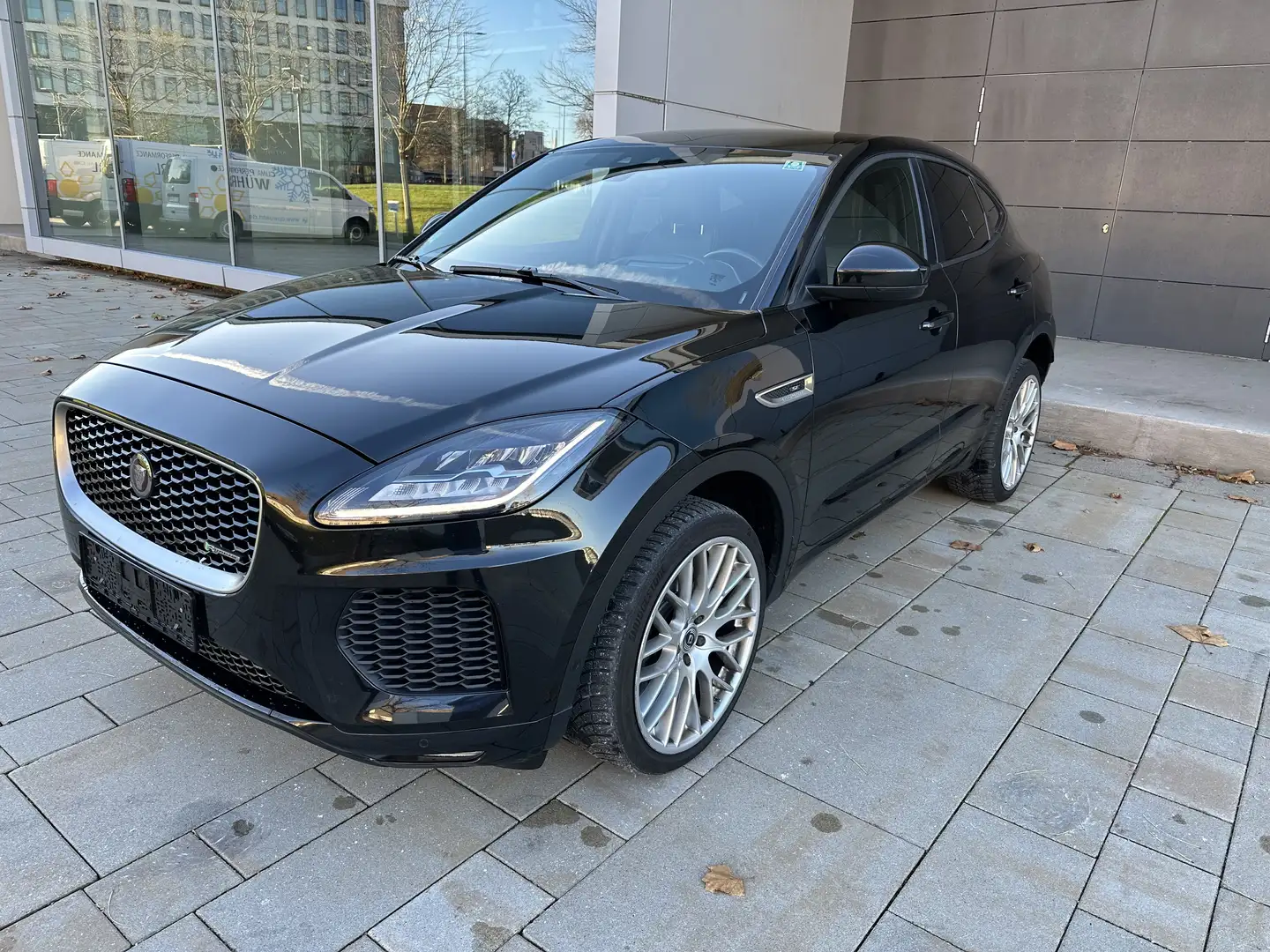 Jaguar E-Pace E-Pace P250 AWD Aut. R-Dynamic SE Schwarz - 2
