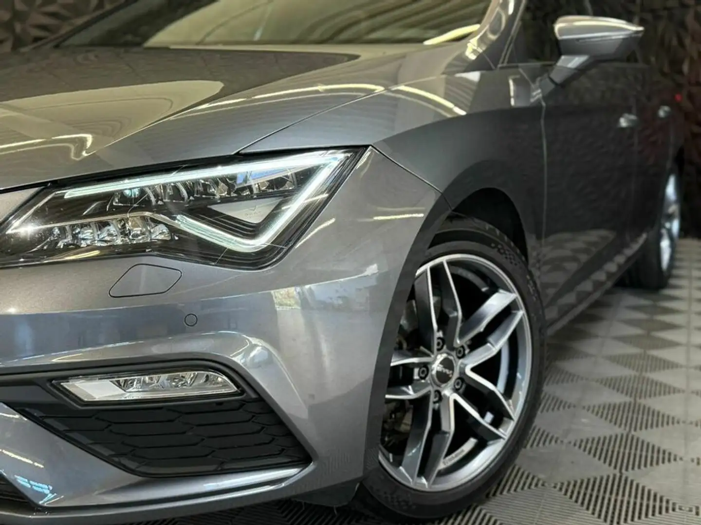 SEAT Leon 2.0 TDI FR Allrad DSG Gris - 1
