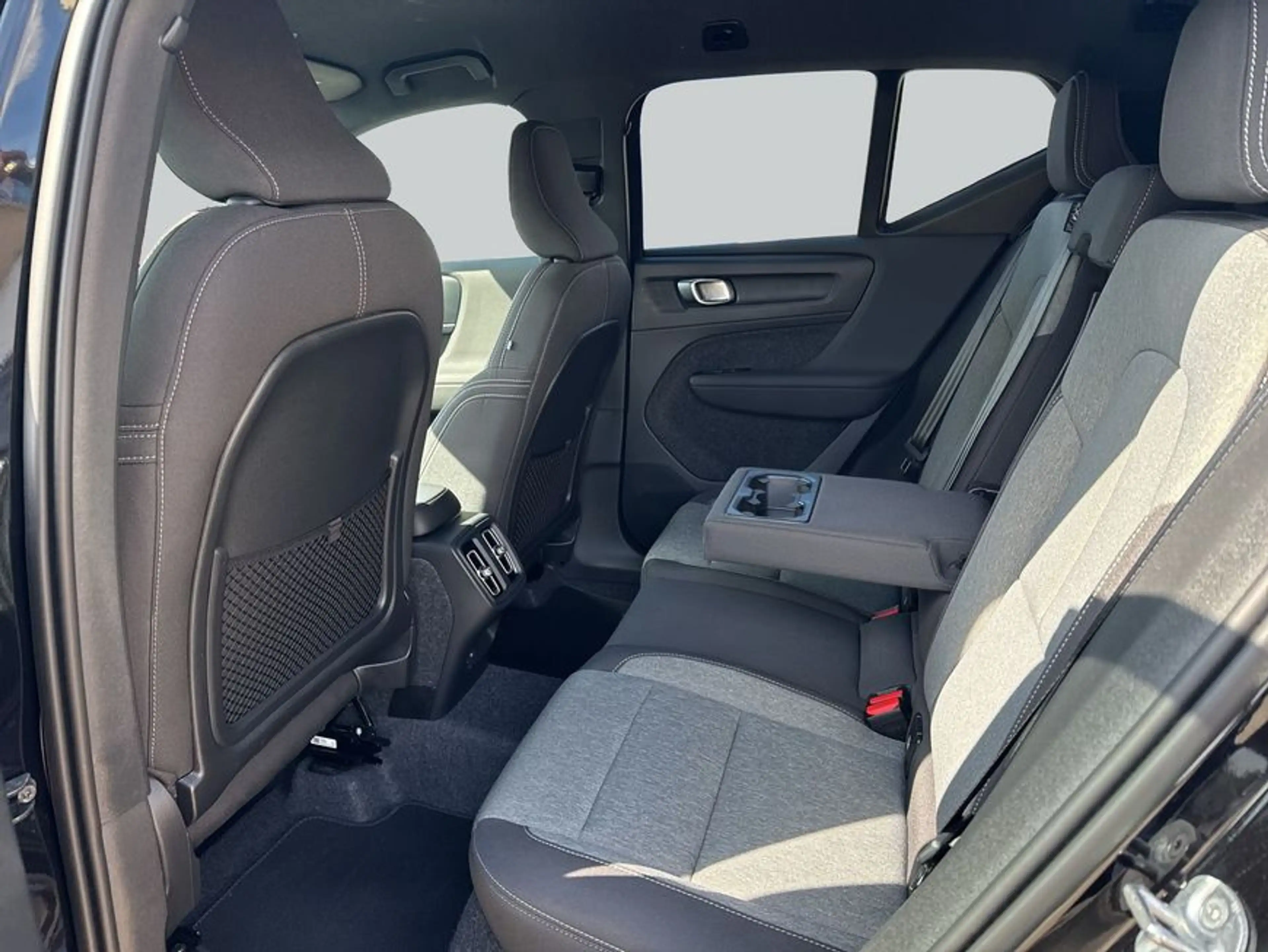 Volvo XC40 XC40 B3 B DKG Plus Black Edition — photo 11