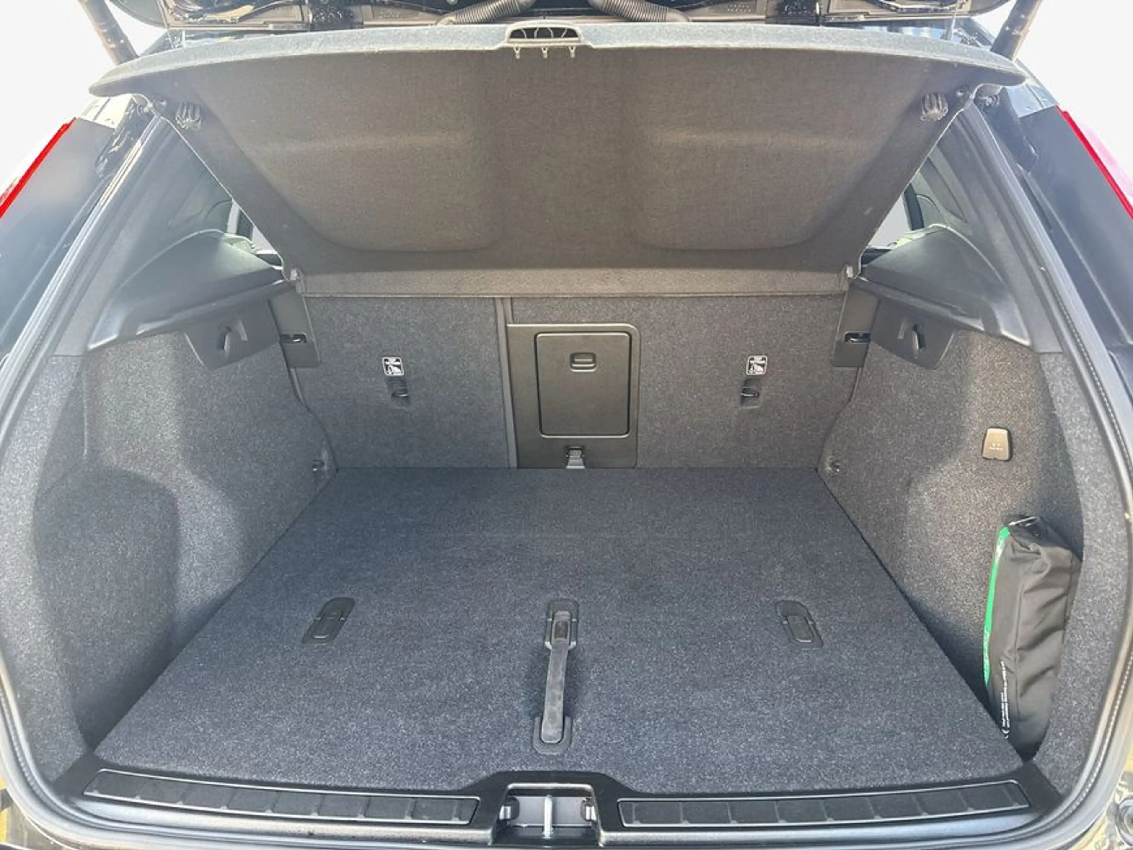 Volvo XC40 XC40 B3 B DKG Plus Black Edition — photo 8