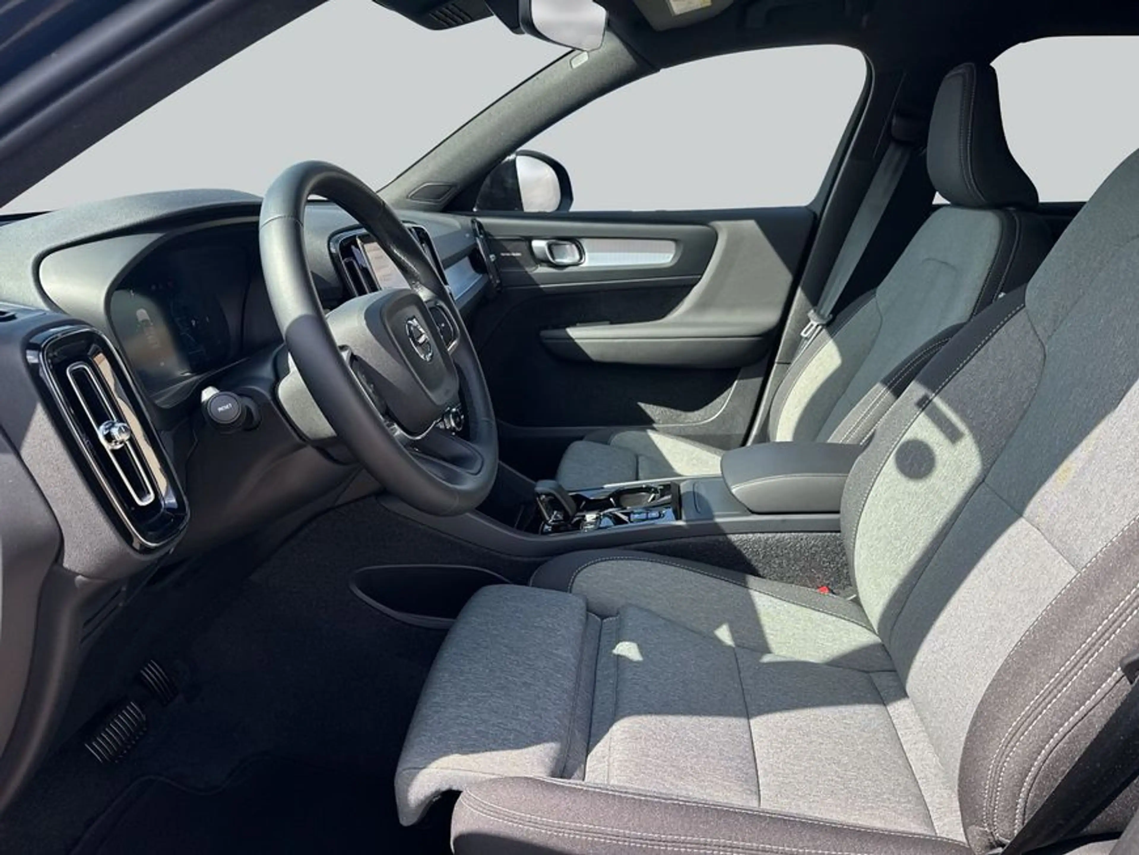 Volvo XC40 XC40 B3 B DKG Plus Black Edition — photo 9