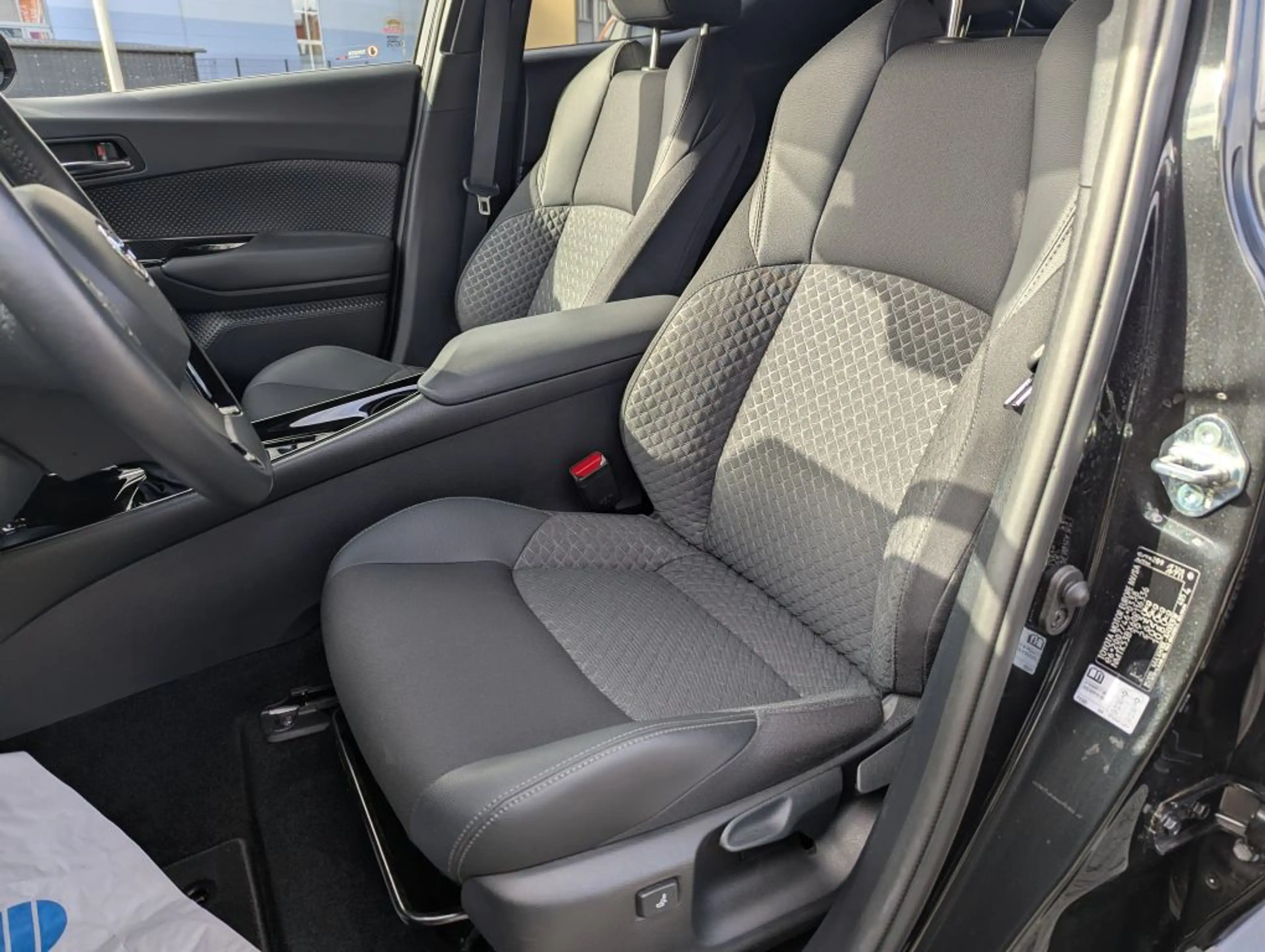 Toyota C-HR 2.0 Hybrid Team Deutschland — photo 8