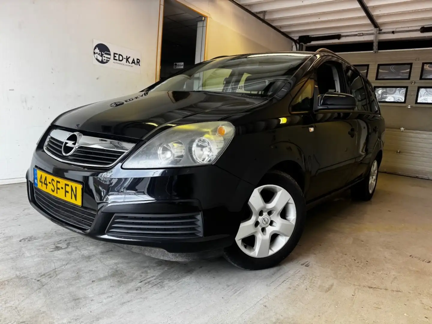 Opel Zafira 1.6 Enjoy AIRCO 7PERS 2DE EIG NAP APK 5-2026 Zwart - 1