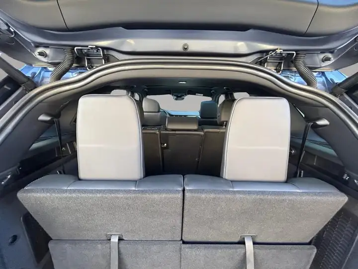 Land Rover Discovery Sport 2025, foto 16