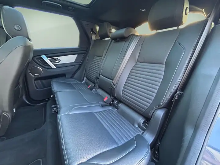 Land Rover Discovery Sport 2025, foto 13