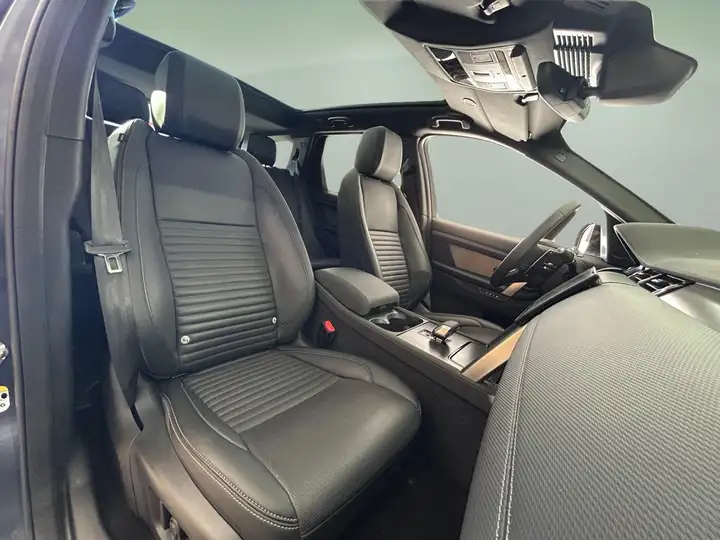 Land Rover Discovery Sport 2025, foto 12