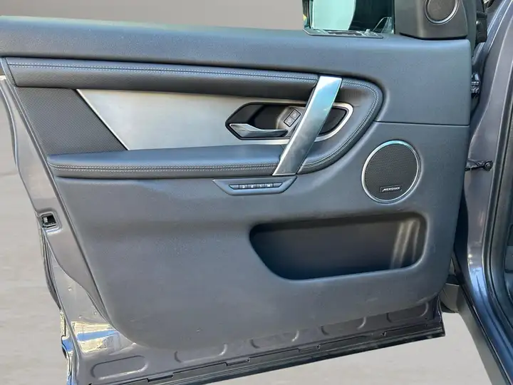Land Rover Discovery Sport 2025, foto 10