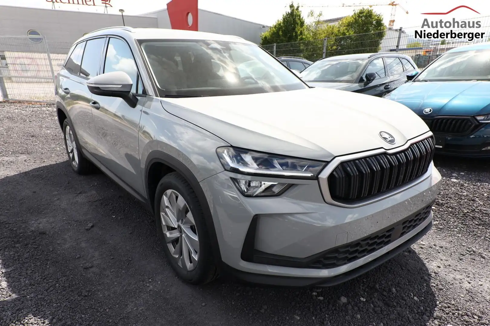 Skoda Kodiaq Selection Selec 7S Nav ACC SideA Kam 19Z SunS S... Grau - 2