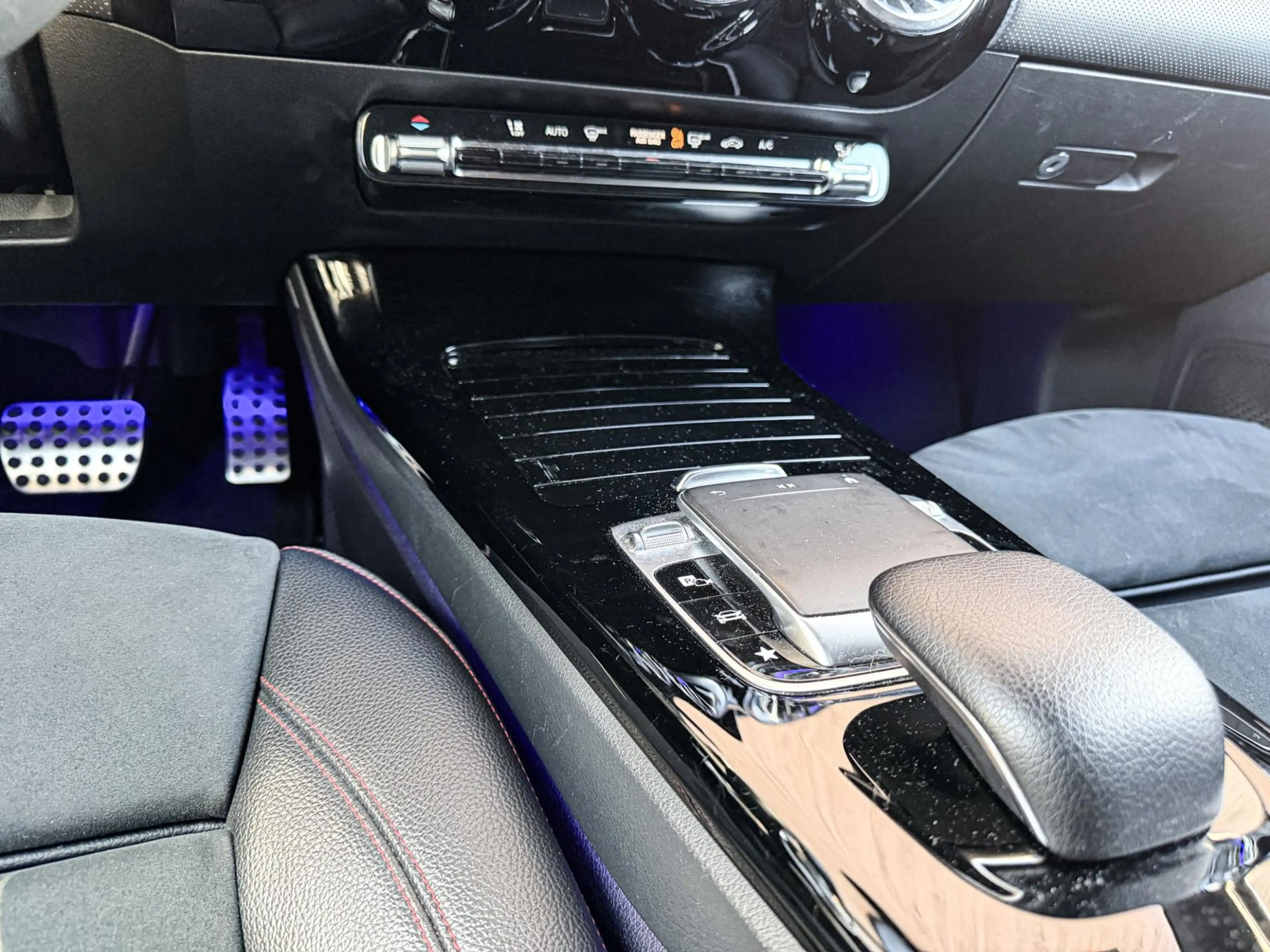 Mercedes-Benz A 180 A AMG Line Sfeerverlichting / Widescreen — photo 12