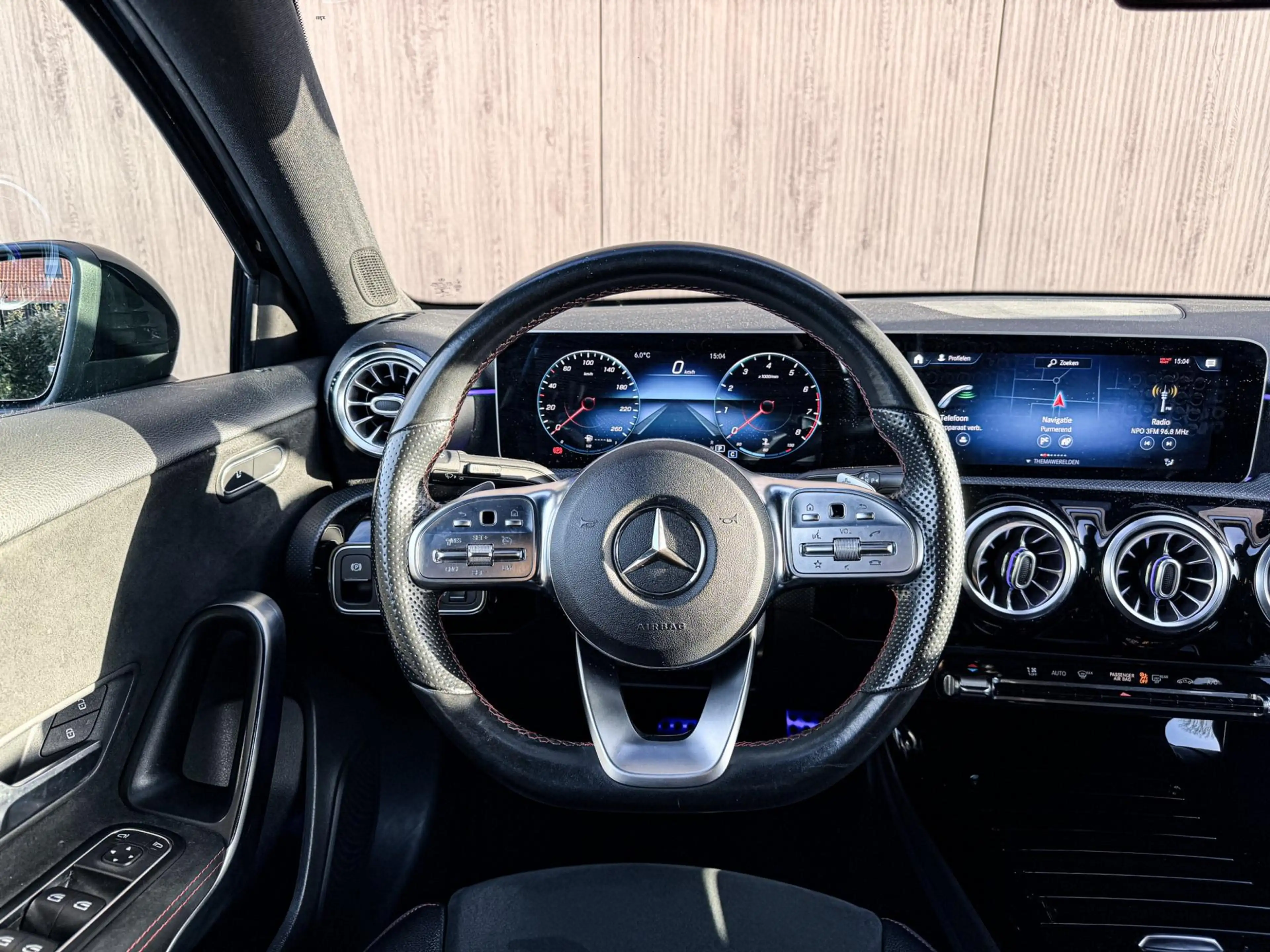 Mercedes-Benz A 180 A AMG Line Sfeerverlichting / Widescreen — photo 10