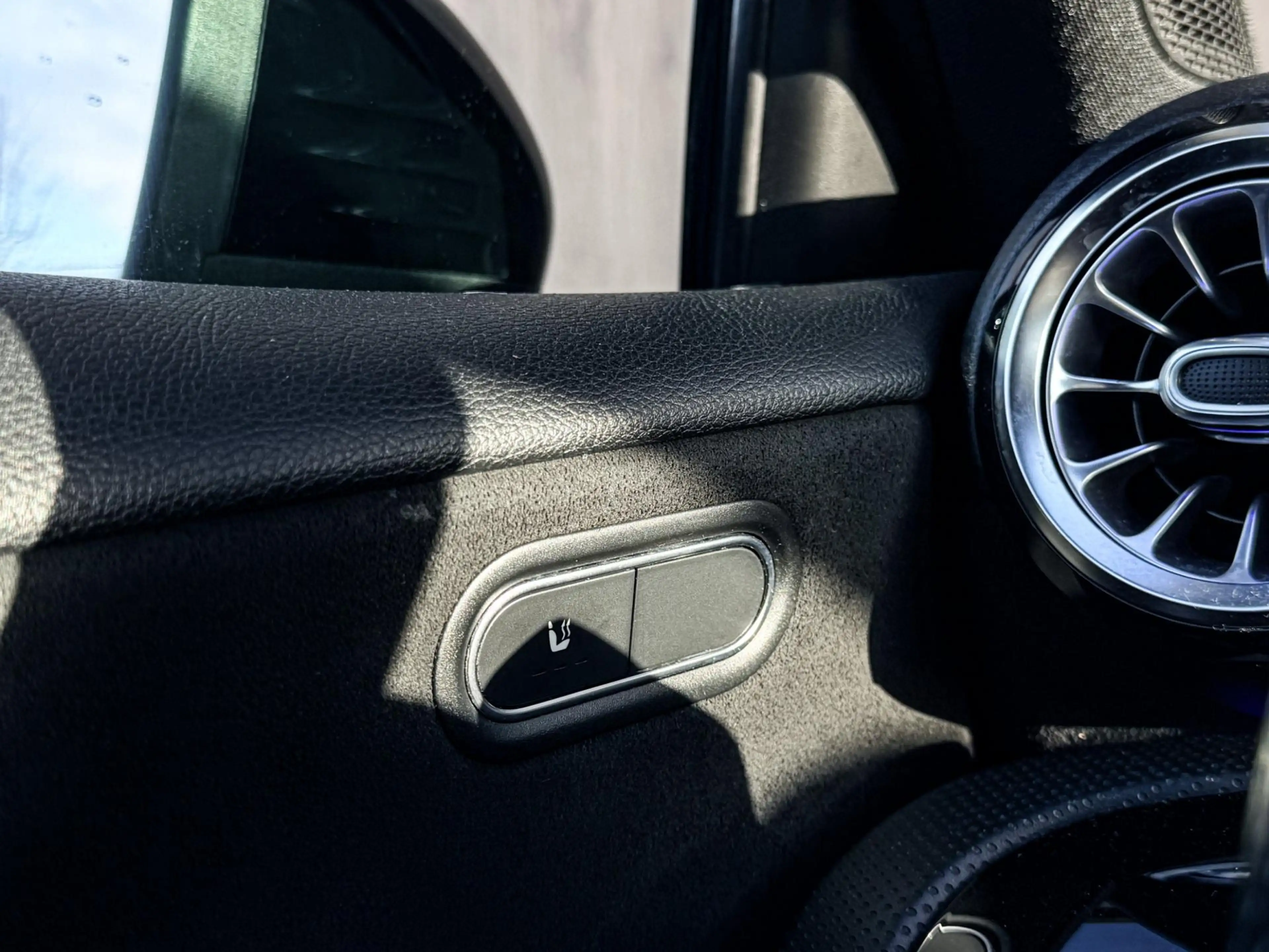 Mercedes-Benz A 180 A AMG Line Sfeerverlichting / Widescreen — photo 13