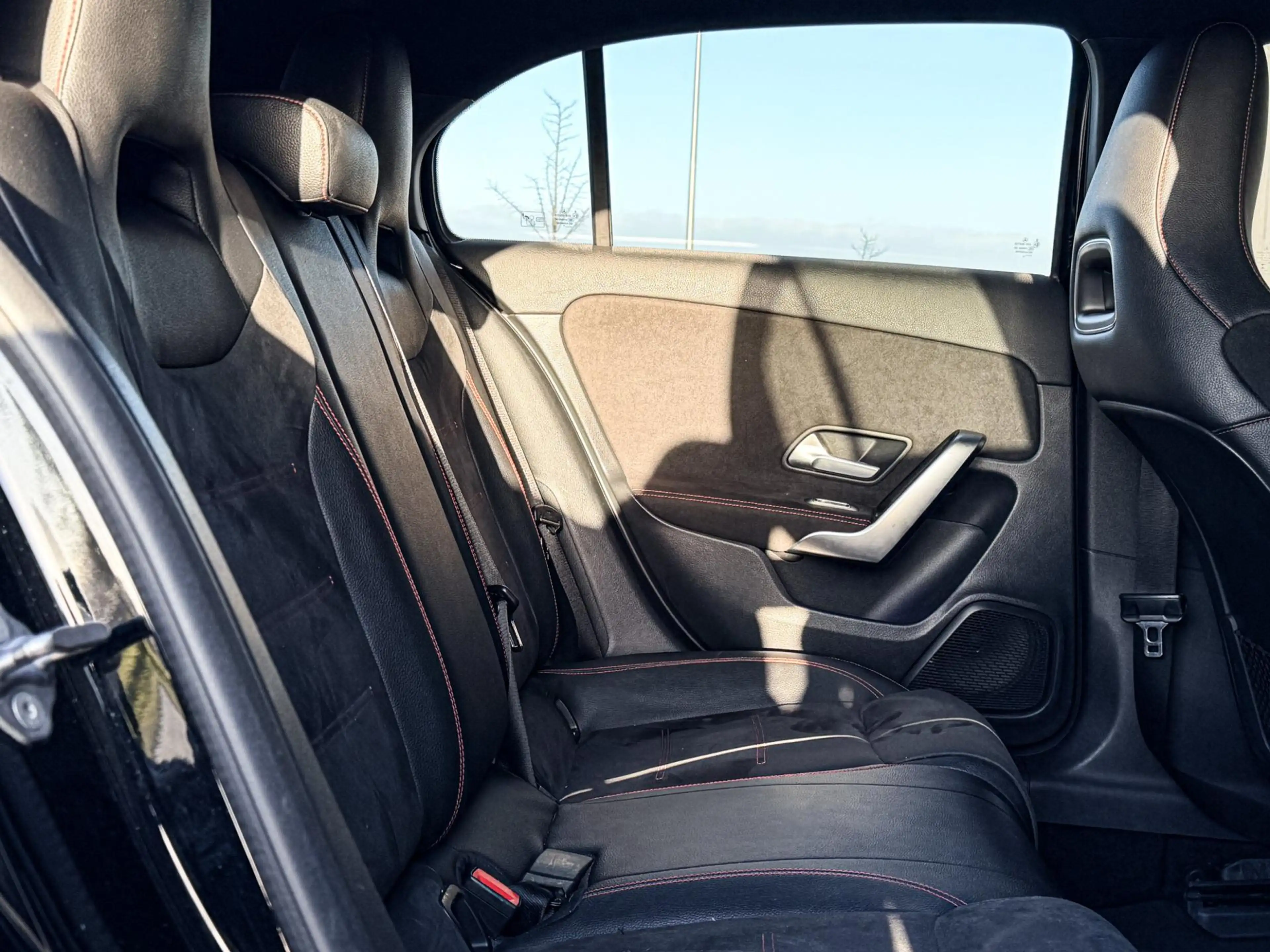 Mercedes-Benz A 180 A AMG Line Sfeerverlichting / Widescreen — photo 15