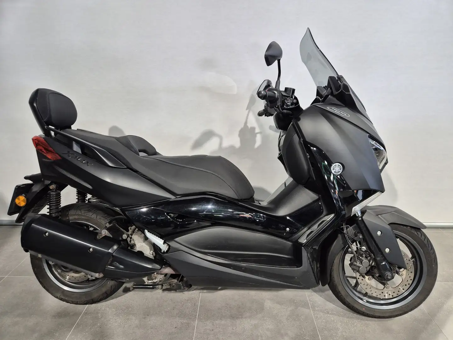 Yamaha X-Max 300 TECH MAX Zwart - 1