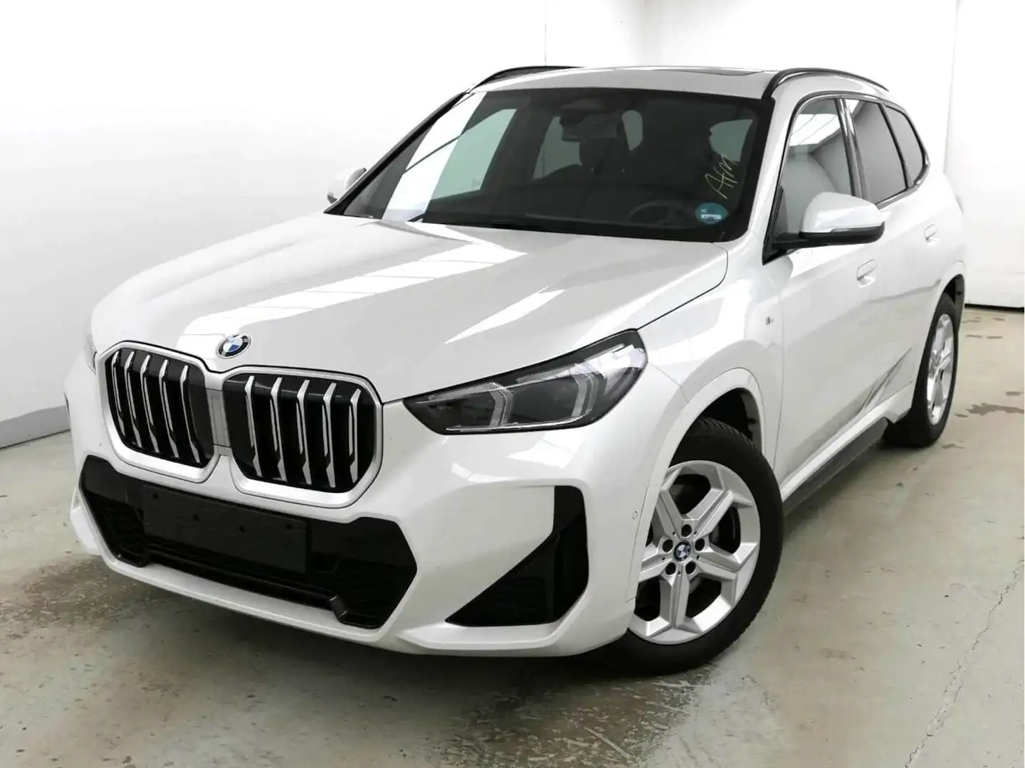 BMW X1 xDrive 23i M Sportpaket Pano ACC eSitzeMemory Weiß - 1