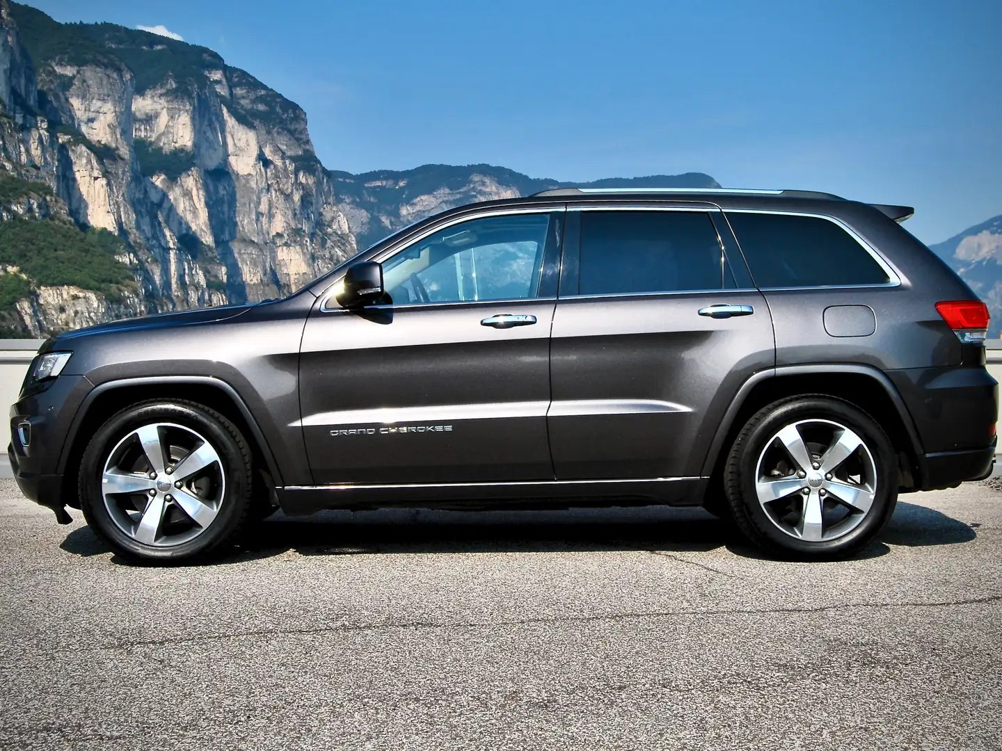 Jeep Grand Cherokee 3.0 crd ( Mjt2) V6 Overland 250cv auto Grau - 2