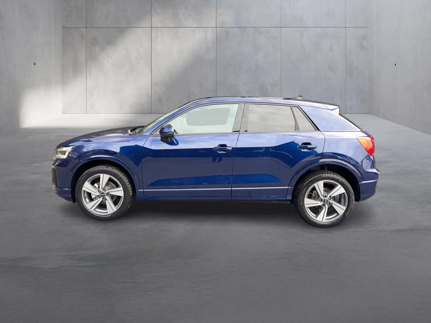 Audi Q2 30 TFSI admired Blau - 2