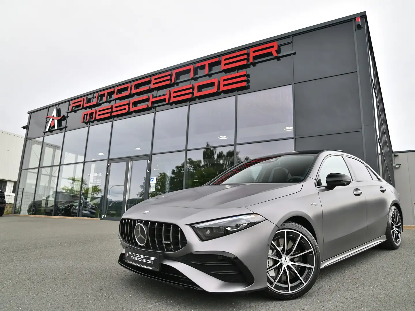 Mercedes-Benz A 35 AMG 4Matic Limousine Schalensitze* Pano* Gris - 1