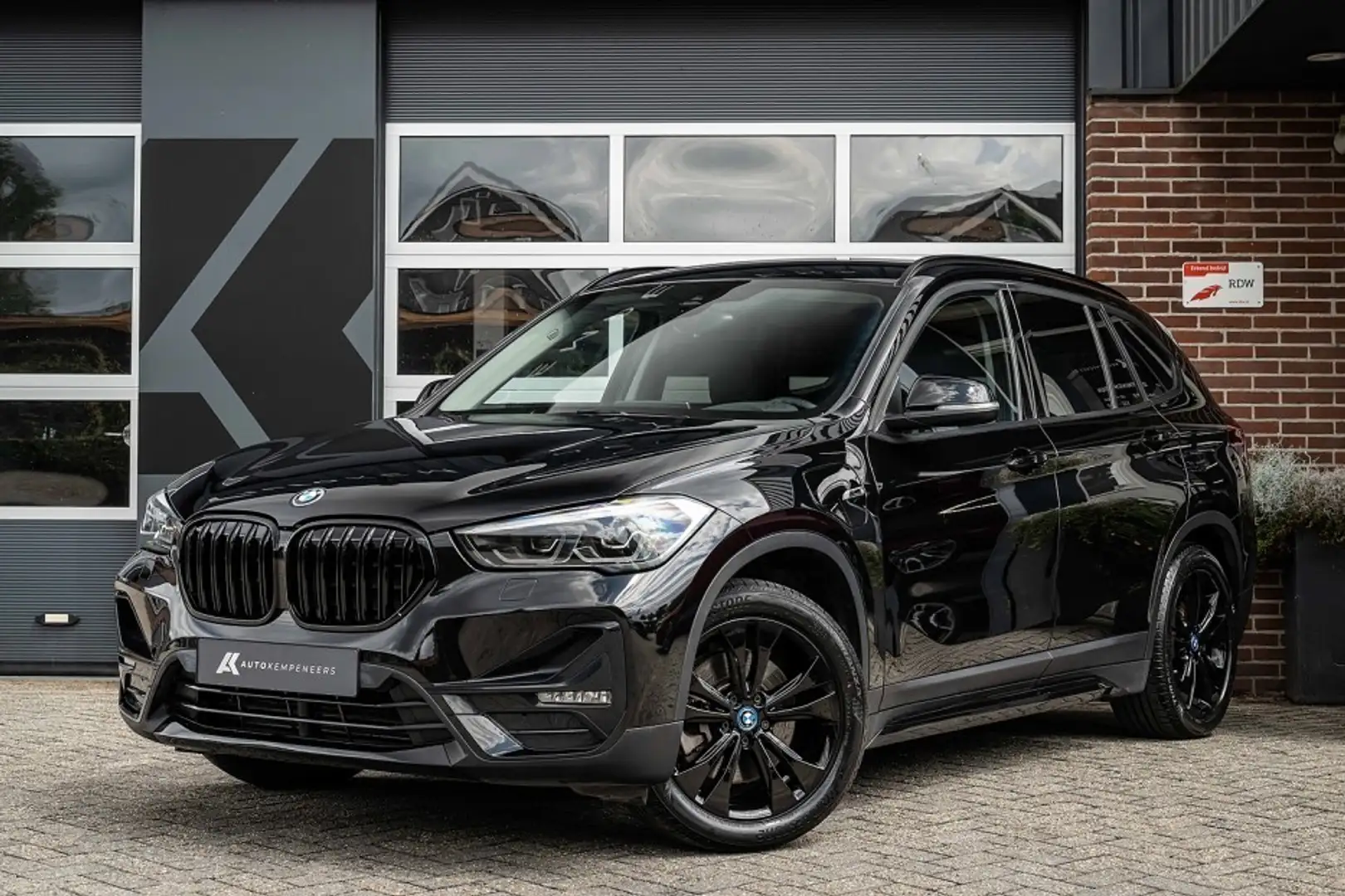 BMW X1 25e xDrive | Sportline | Stoelverwarming | HIFI | Noir - 1