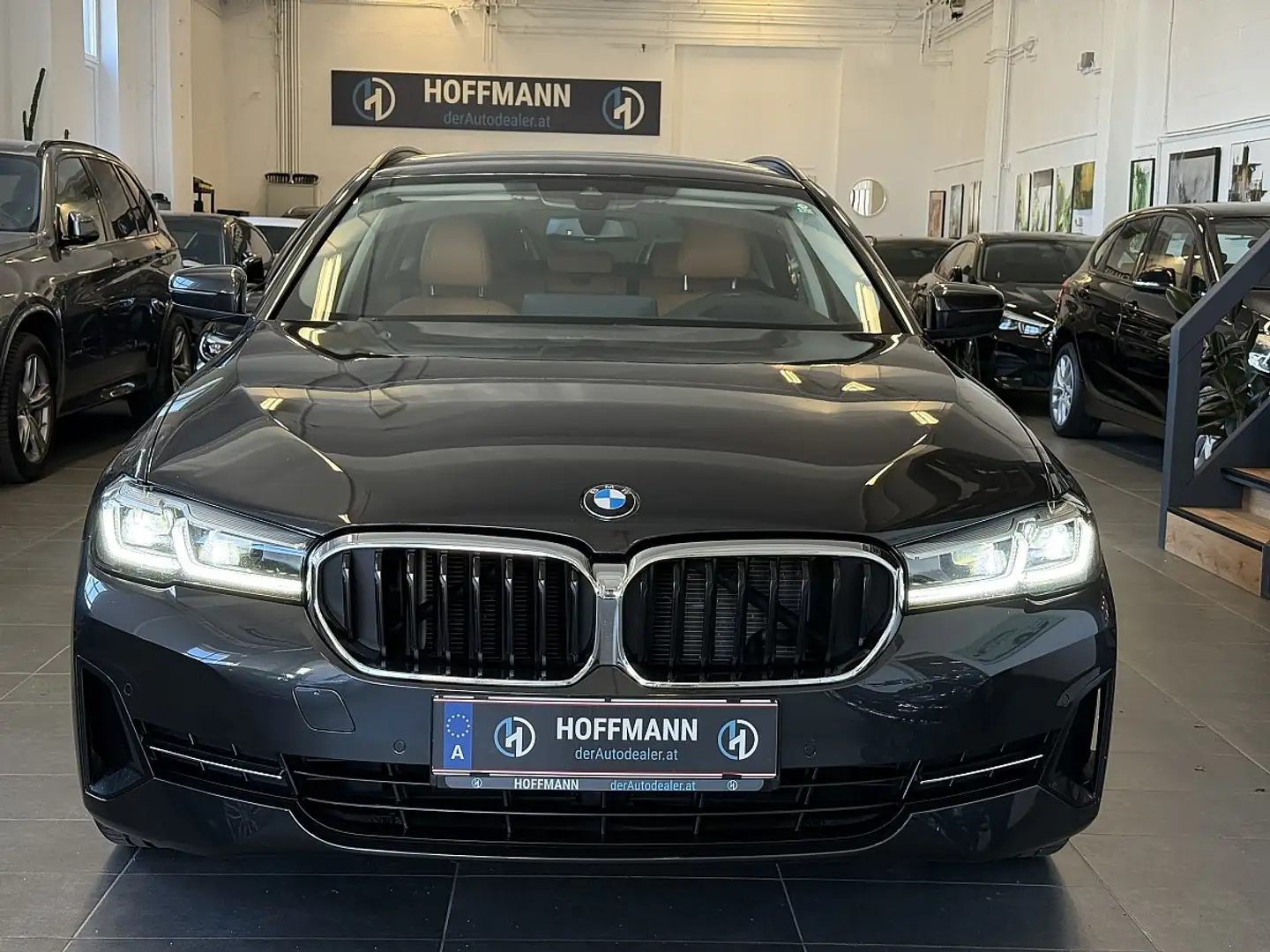 BMW 520 d 48 V Touring xDrive Aut. Head-Up/Live Cockpit... Grau - 2