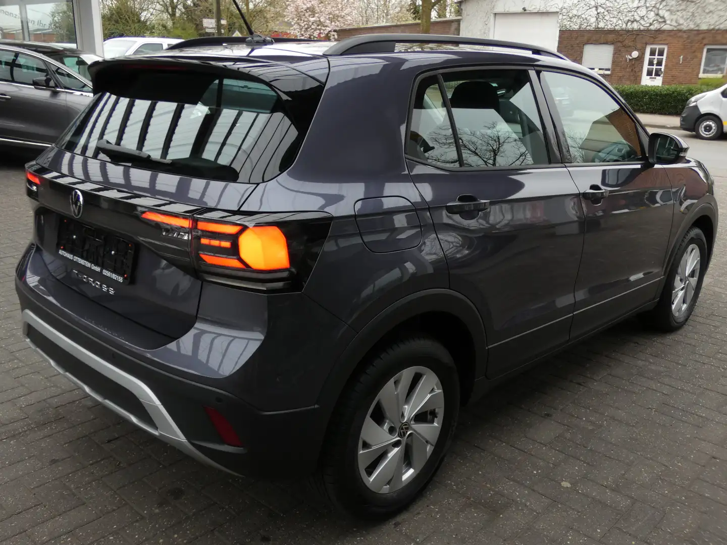 Volkswagen T-Cross 1.0 TSI 85 kW Life/DSG/IQ.DRIVE Gris - 2