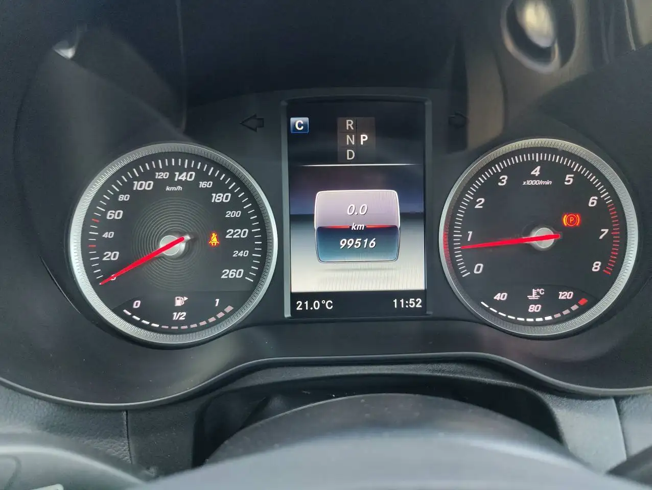 Mercedes-Benz GLC снимка Mercedes-Benz GLC