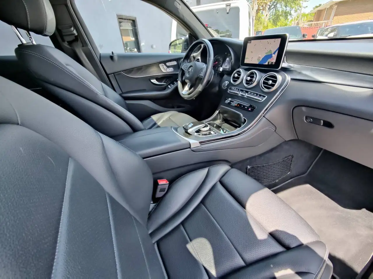 Mercedes-Benz GLC снимка Mercedes-Benz GLC