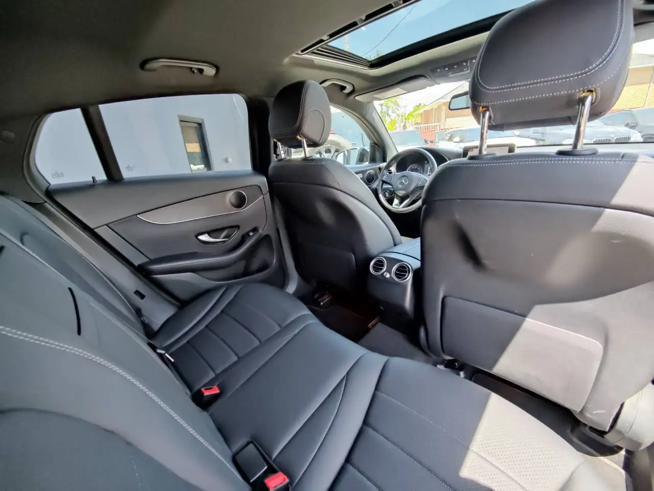 Mercedes-Benz GLC снимка Mercedes-Benz GLC
