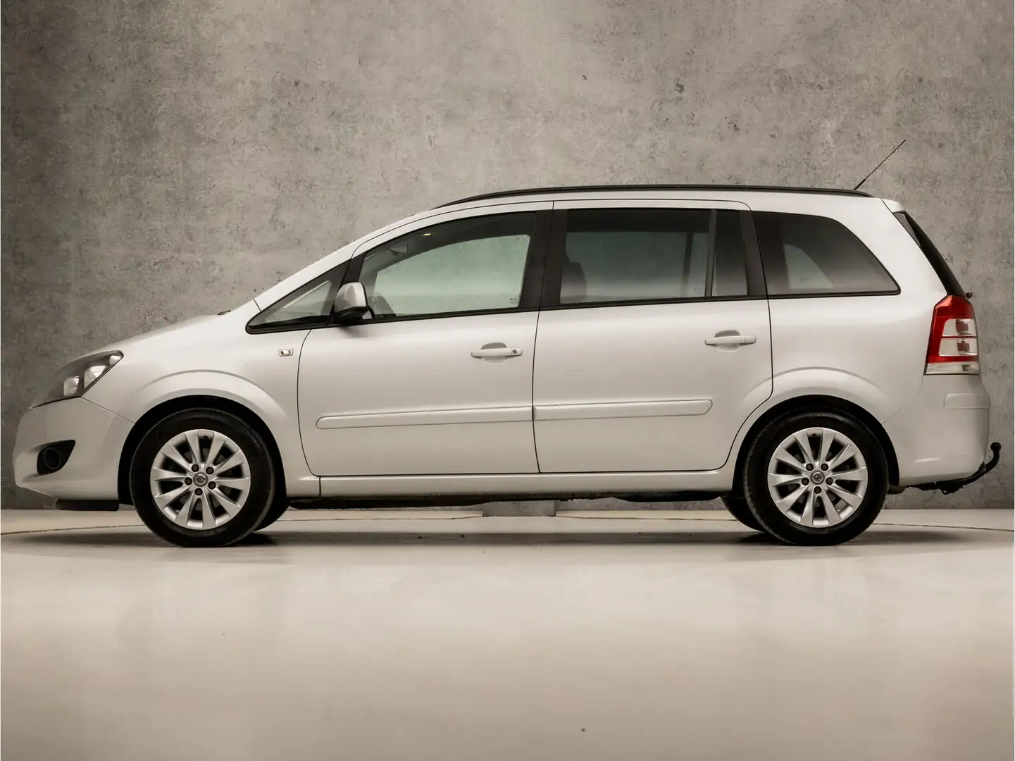 Opel Zafira 1.8 Sport 7 Persoons 141Pk (NAVIGATIE, TREKHAAK, C Grijs - 2